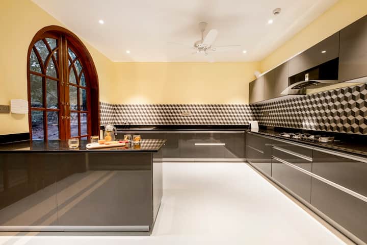 Full kitchen image 1
