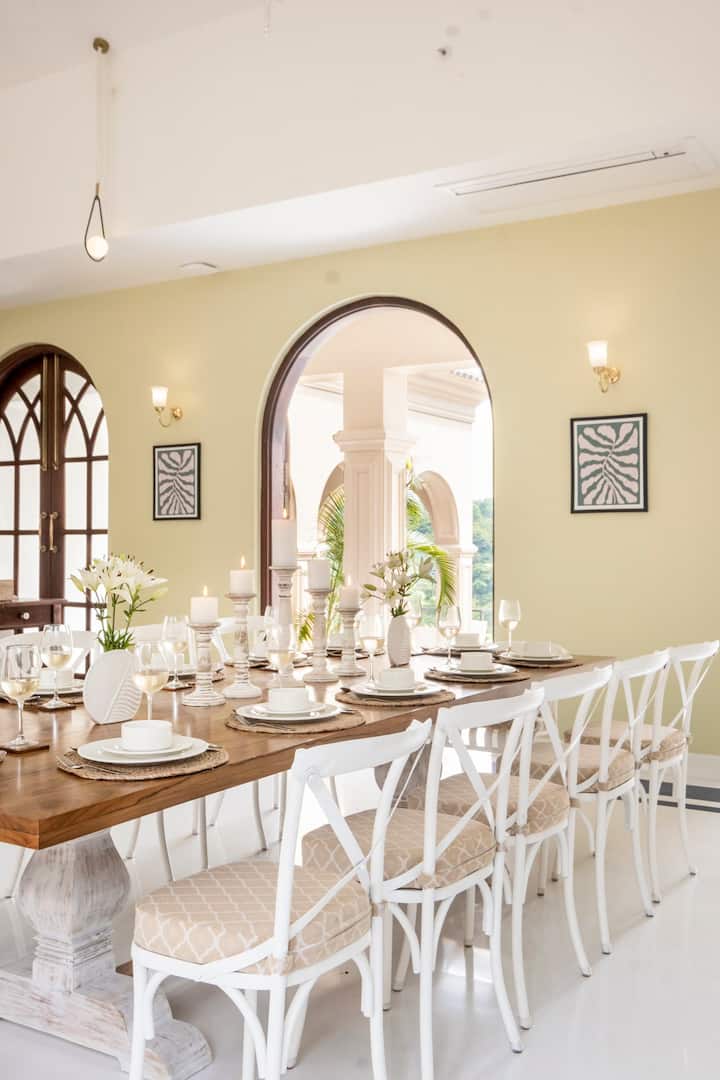 Dining area image 1
