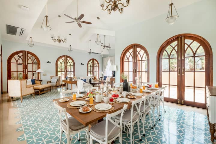 Dining area image 1