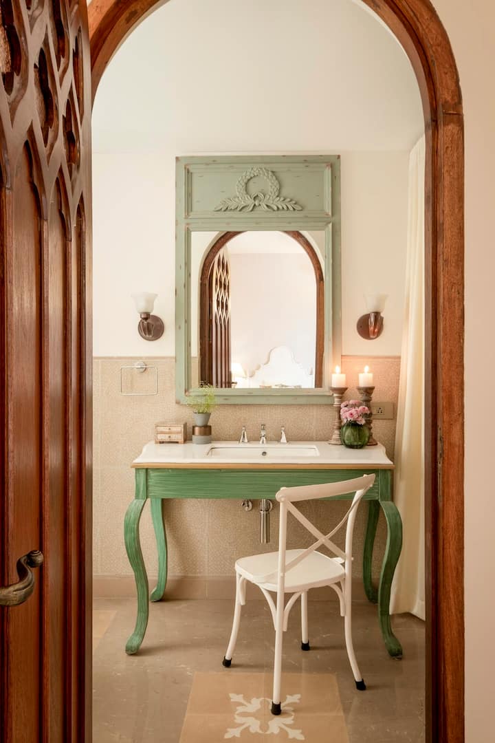 Bedroom 1 image 2