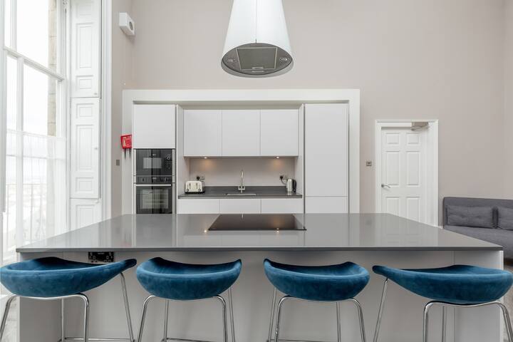 York Place City Centre 2 bedroom deluxe Apartment gallery image 5