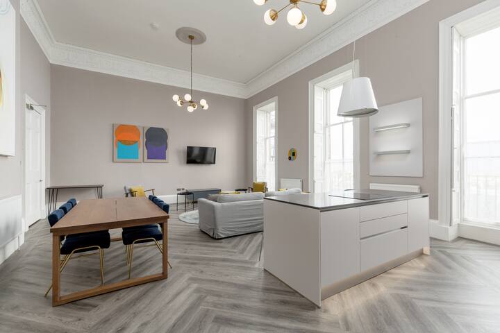 York Place City Centre 2 bedroom deluxe Apartment gallery image 3