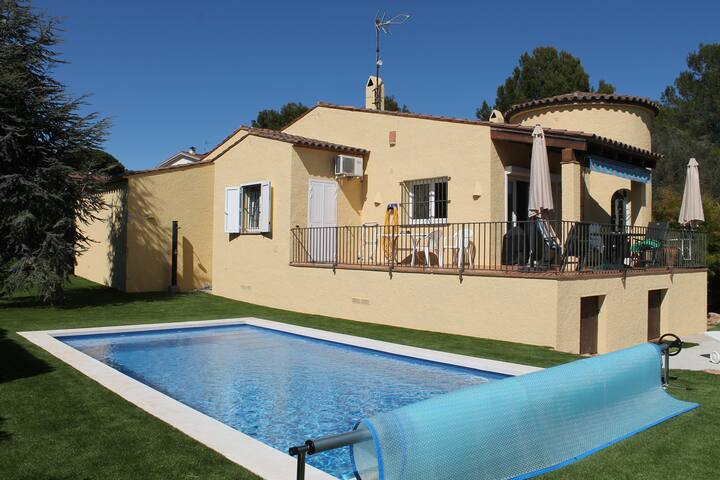 Beautiful Villa with lovely views gallery image 5