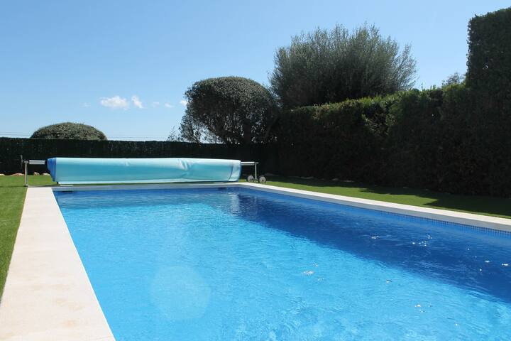 Beautiful Villa with lovely views gallery image 2