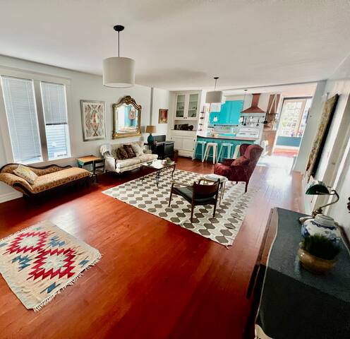 Downtown Newport 3 BR/2 BA w Garden Views gallery image 2