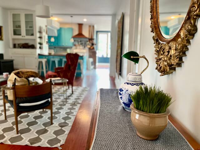 Downtown Newport 3 BR/2 BA w Garden Views gallery image 4