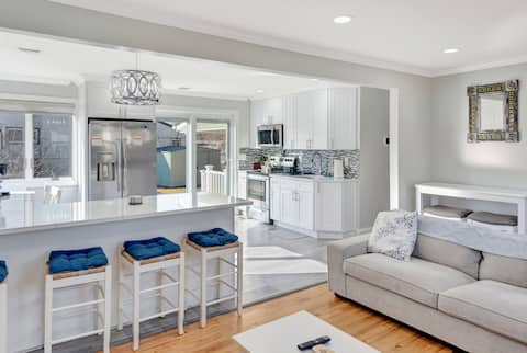 Modern 5BR Retreat Near Hofstra | Sleeps 10