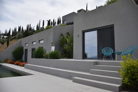 Stylish Villa " Skylodge"