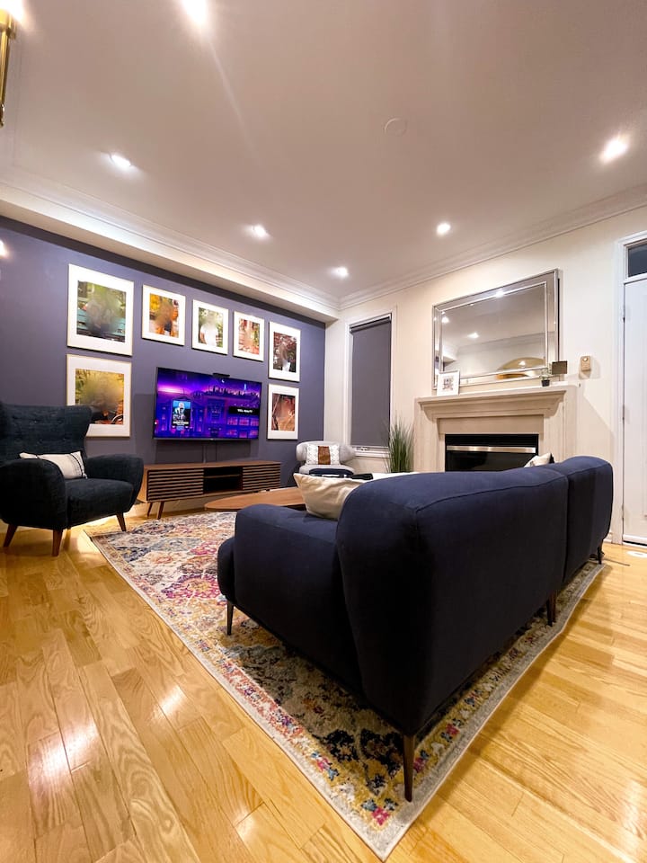 Stylish 3-story Townhome Close To Subway - Toronto, ON