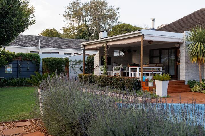 Light & bright family home in quiet neighbourhood gallery image 2