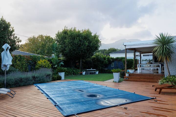 Light & bright family home in quiet neighbourhood gallery image 3