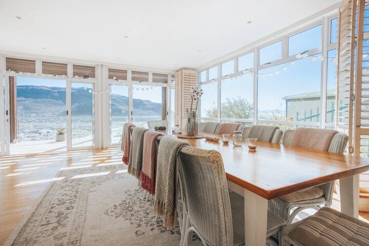 Ocean Song | Seafront Escape with Epic Views! gallery image 2