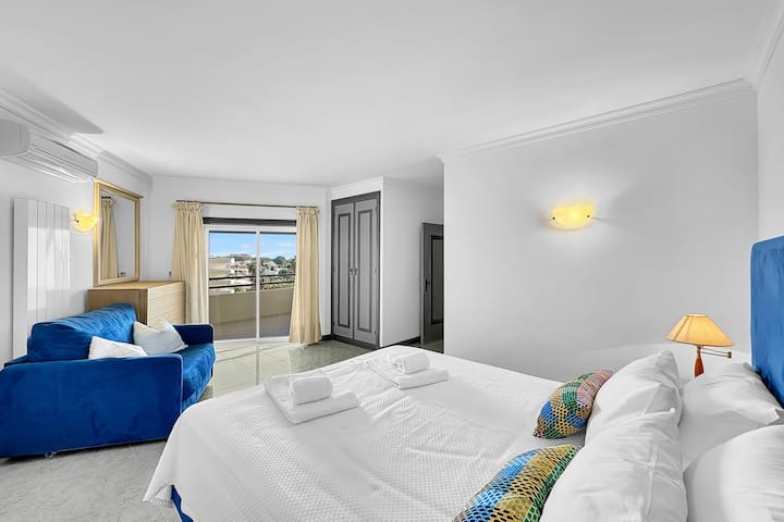 Двойна спалня в луксозен апартамент