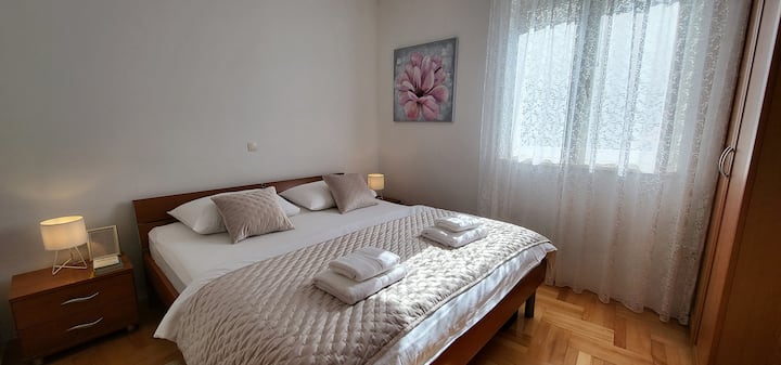 DOM.
Habitación muy bien decorada.