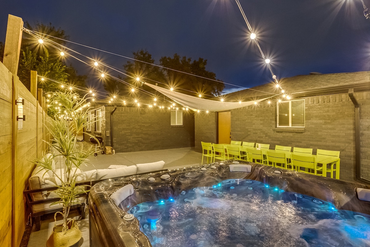 Wild West Disco Haus BACK! Hot Tub, Patio + Gym - Houses for Rent