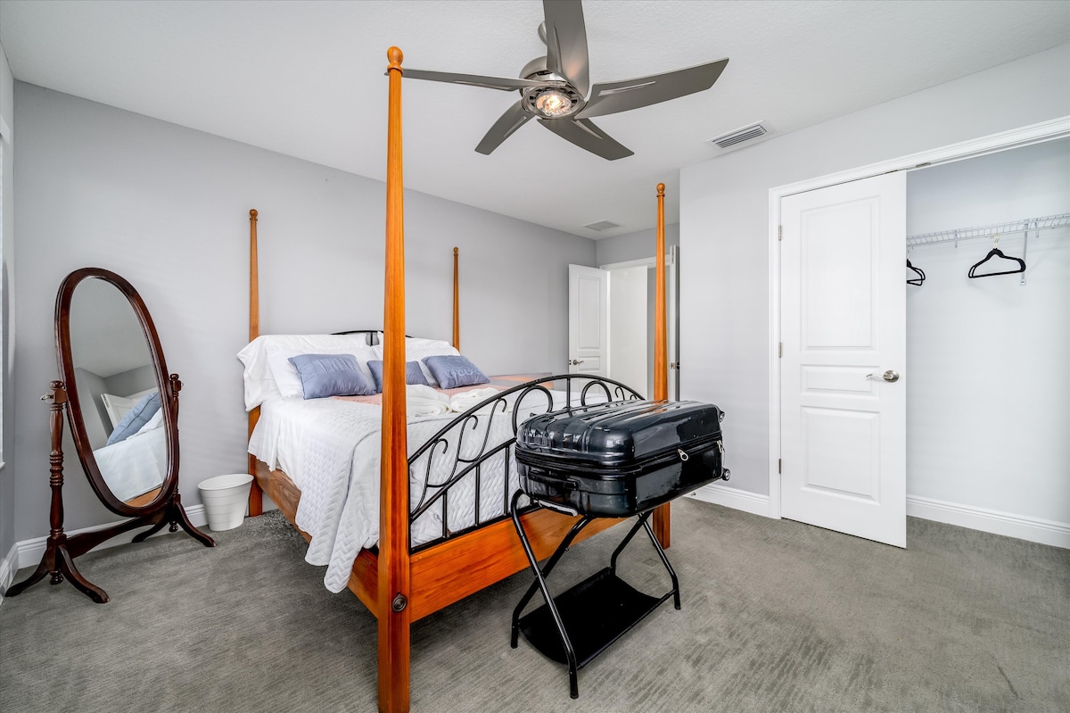 ห้องนอนที่ 3 พร้อมเตียงควีนไซส์และฟูกนอนและหมอนชั้นนำ 