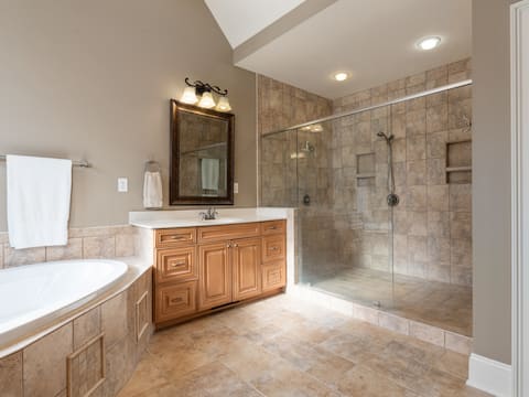 Private, spacious, peaceful home w/ lovely scenery