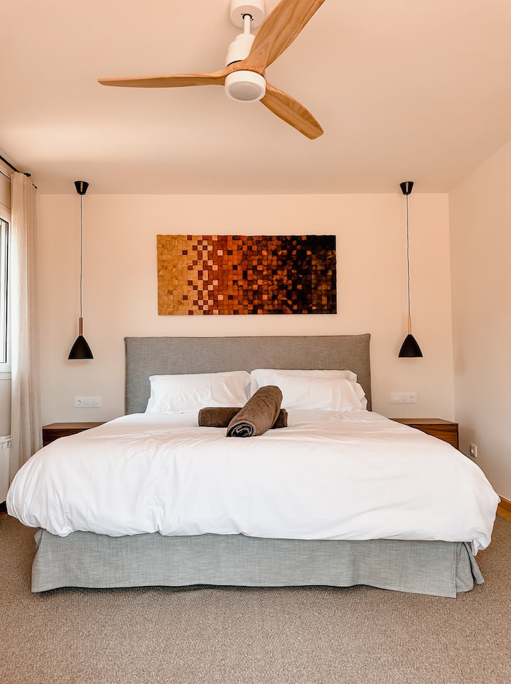 ห้องนอนใหญ่ชั้นบน