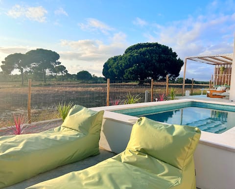 Popular Airbnb listing: Meco Lodge Private Pool Full of Grace in Sesimbra (Castelo)