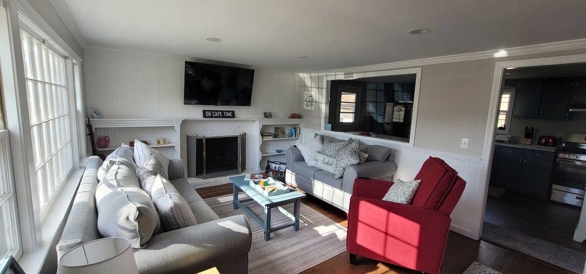 Popular Airbnb listing: Cozy Craigville Beach Cottage with Beach Pass! in Barnstable Town