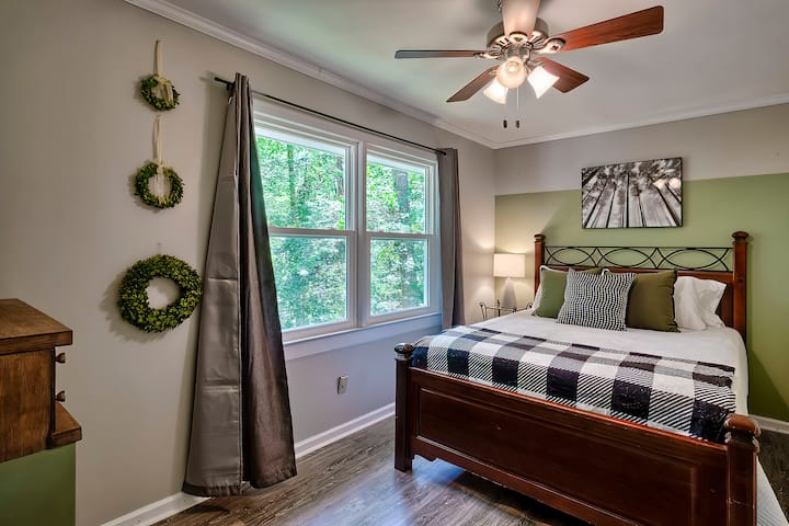 Forrest Room - เตียงควีนไซส์