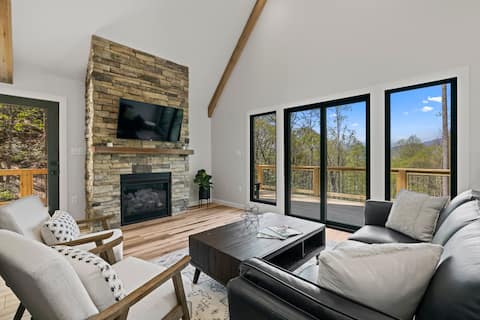Popular Airbnb listing: Private 3-Acre Mtn Retreat | Pet-Friendly & Modern in Black Mountain