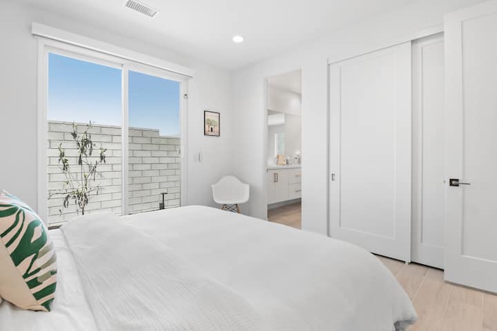 Bedroom #2 
The natural light that floods through the large sliding glass doors in the room, coupled with the private access to the adjoining bath, is enough to make any guest feel pampered and relaxed