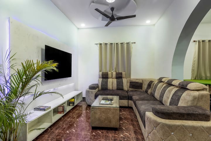 Living room image 3