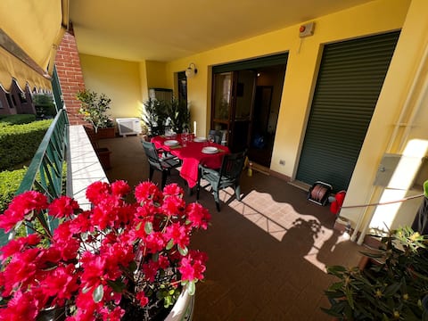 Lemon House - With a big Terrace near the center