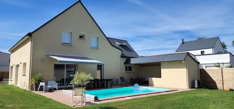 Family home with 2 cats