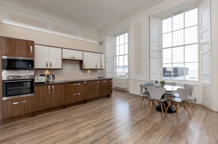 York Place City Centre 2 bedroom Apartment gallery image 5