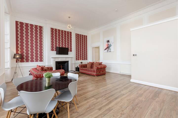 York Place City Centre 2 bedroom Apartment gallery image 3