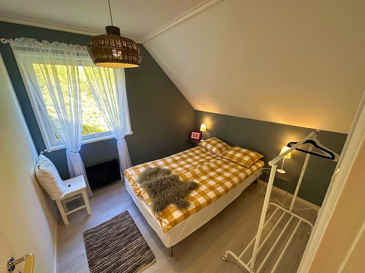 Newly renovated double bedroom. One of Nora Linn´s (one of our two daughters) paintings in the corner. 