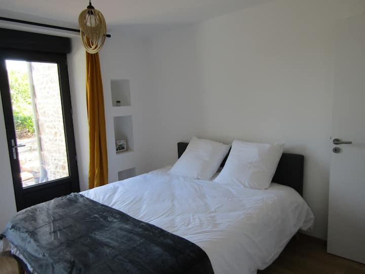 卧室1张床，配备一张床160 * 200
露台通道