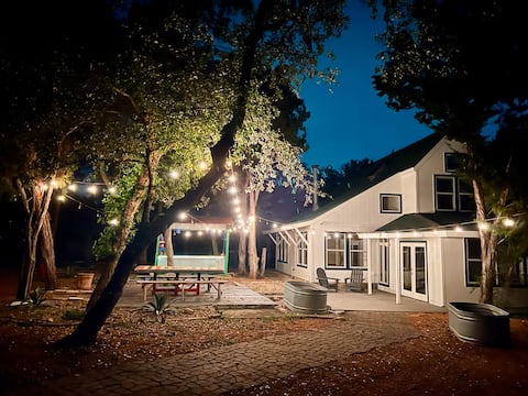 Lake Retreat 2 Acres w/ Boat Dock 4BR/3BATH