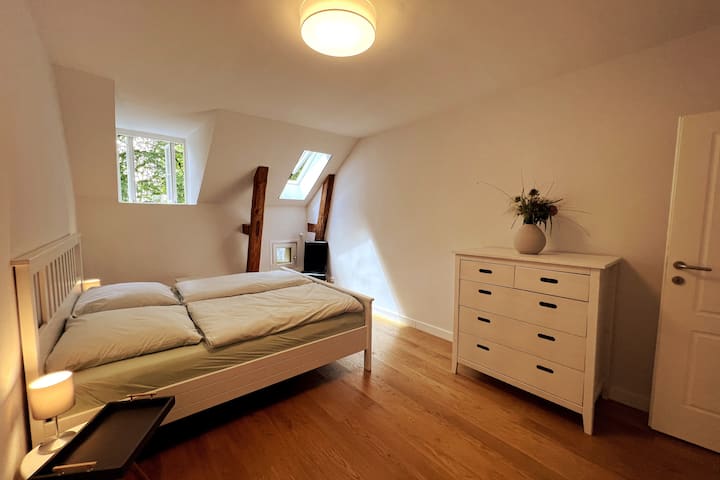 סוף סוף לישון. חדר שינה עם מיטה נוחה 180x200