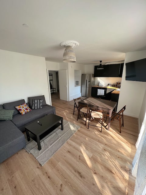 Beautiful flat (metro 8)