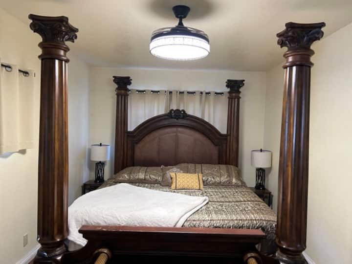 Chumba cha kulala cha Master - Kitanda cha Kifalme