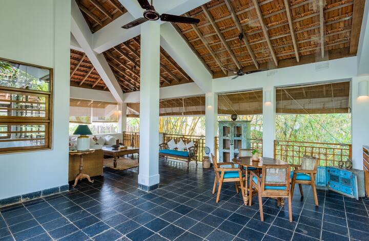 Villa Ashlesha Treetop Alfresco Open-Plan Living-Dining Area