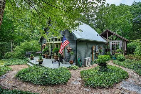 A Kentucky Cottage by Mammoth Cave