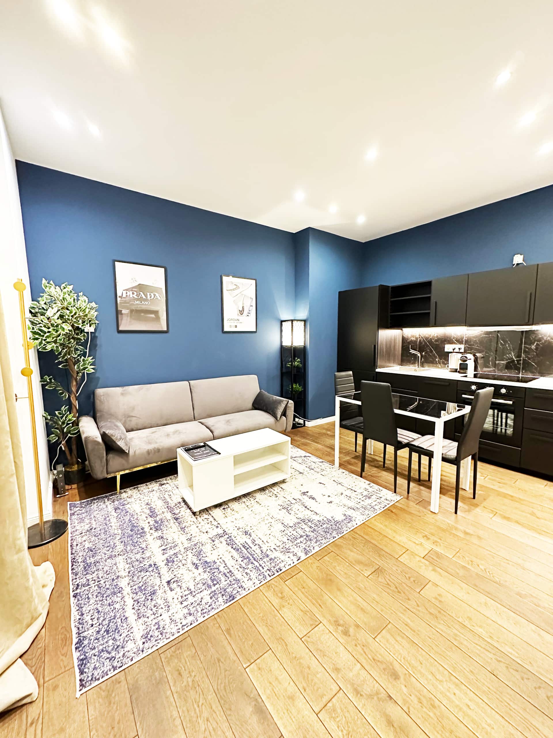 *BLK Apartments* 1 BR Apt. Near Hafen/Koenigsallee