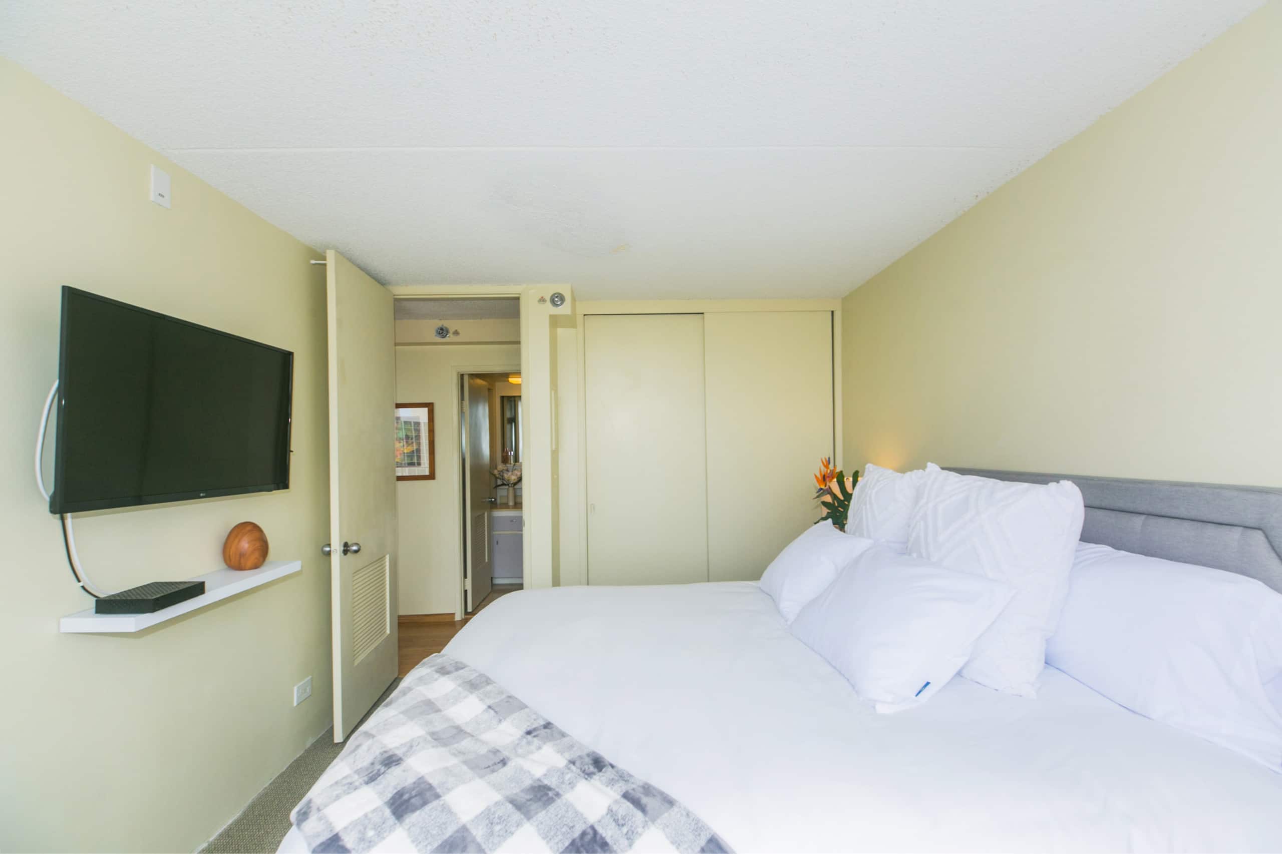 Oceanvw, walk 2 beach, $0 cleaning & park, kitchen - Image 25
