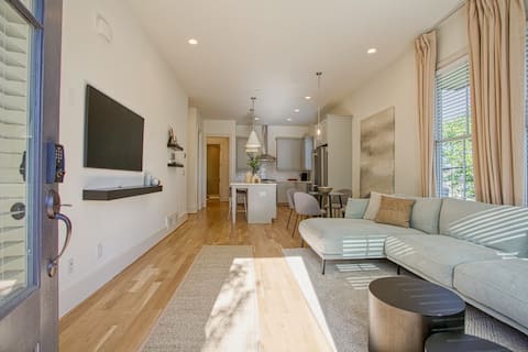 Popular Airbnb listing: Amazing Atlanta Home With A Rooftop Oasis in Summerhill