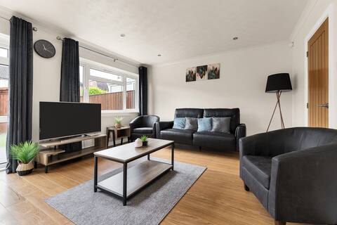Top Airbnb: Cambridge 3BR House with Private Garden I Parking in Teversham