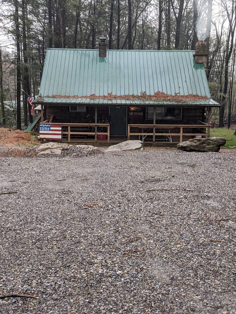 Cabin With All The Amenities