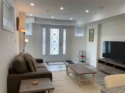 Successful Airbnb property: Quiet upscale neighbourhood in Scarborough—Rouge Park