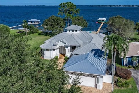 Private Old Florida Lake House Retreat