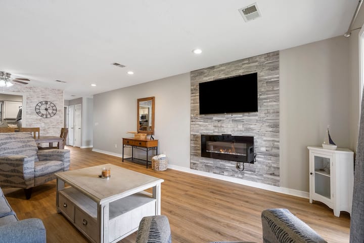 Ჩაეხუტეთ მყუდრო ბუხართან.