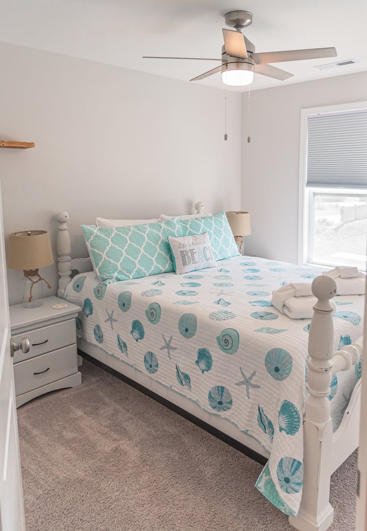 Спалня за гости със супер удобен нов матрак с мемори пяна с размер King.