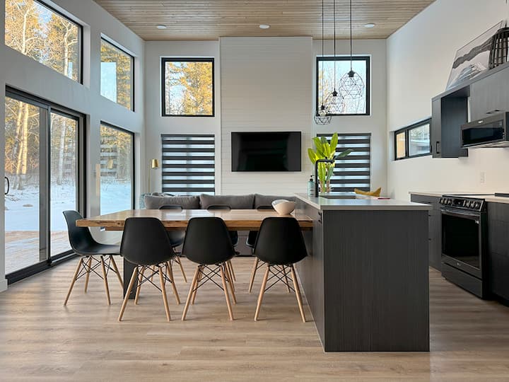 Modern Riding Mountain Retreat